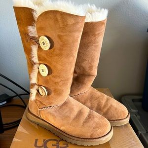 W Bailey Button Triplet Uggs